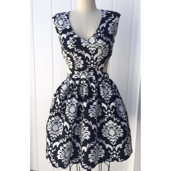 Varga Dresses & Skirts - Beautiful party dress - PRICE DROP